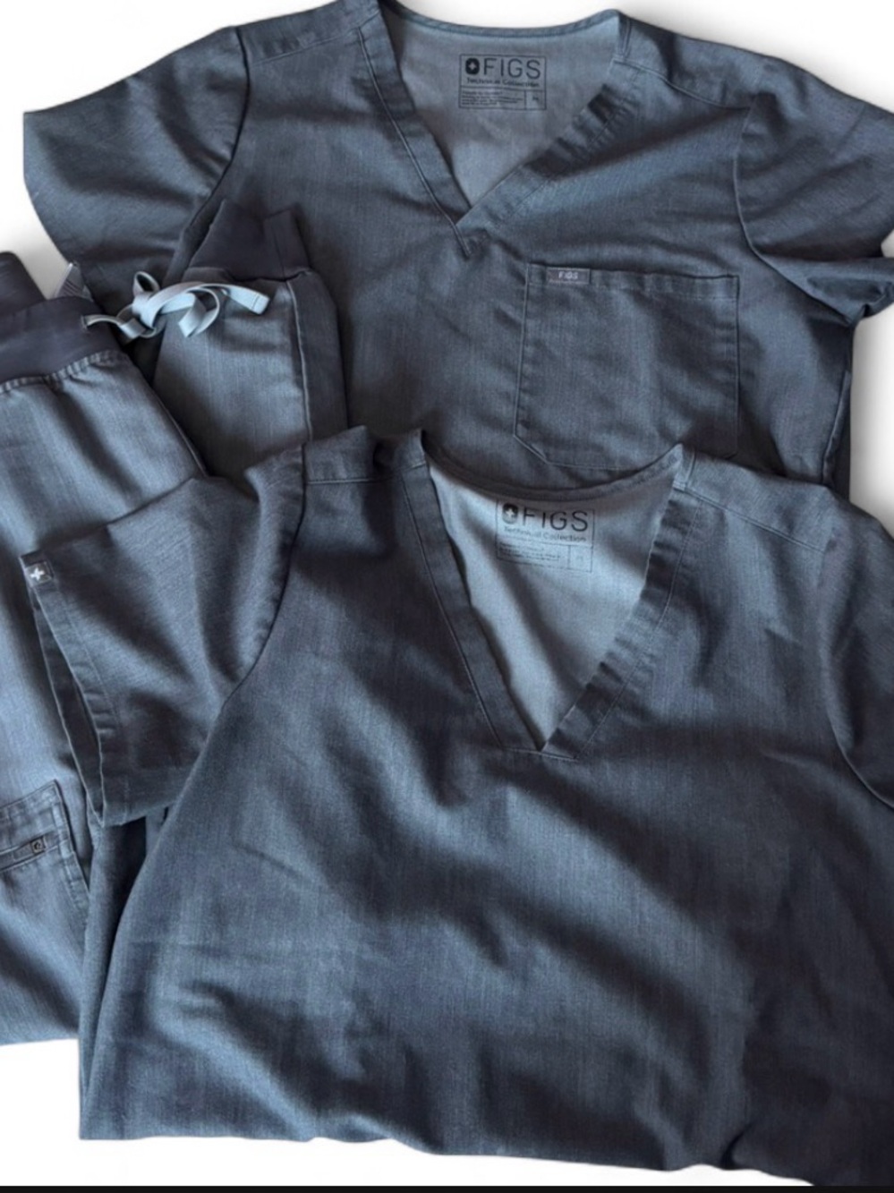 FIGS Gray V-Neck Scrub Top Set